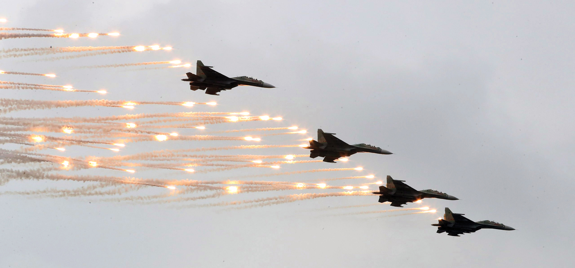 Không quân và đặc công biểu diễn tại lễ khai mạc Triển lãm Quốc phòng quốc tế Việt Nam 2022 ảnh 9