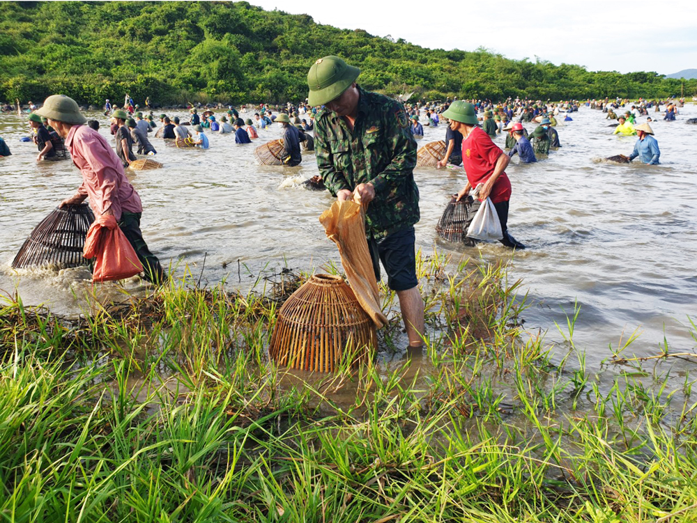 Độc đáo lễ hội đánh cá Đồng Hoa ảnh 25