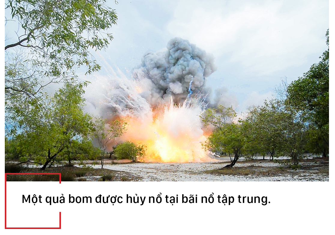 Những cô gái 'săn' bom chùm ảnh 18