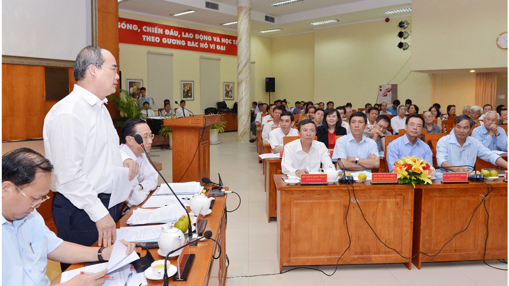  Bí thư Thành ủy TPHCM Nguyễn Thiện Nhân phát biểu tại buổi làm việc với cán bộ hưu trí, cựu chiến binh quận 10. Ảnh: Việt Dũng