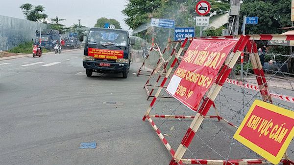 Barricades set up around Covid-hit areas in Thu Duc