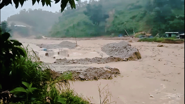 Heavy rain causes landslide, flood in Central region