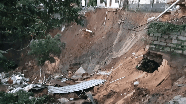 Sudden landslide forces Da Lat residents to relocate