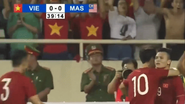 Việt Nam - Malaysia 1-0: Quế Ngọc Hải kiến tạo, Quang Hải ghi bàn, HLV Park Hang Seo thăng hoa