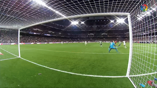 Real Madrid - Real Betis 0-0: VAR từ chối Hazard một bàn thắng, HLV Zidane lỡ cơ hội vươn đầu bảng