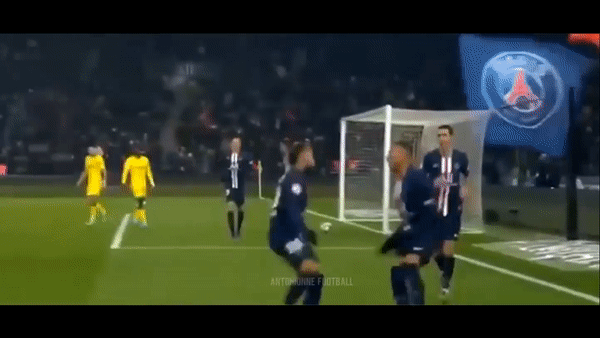 PSG - Nantes 2-0: Song sát Mbappe, Neymar tỏa sáng