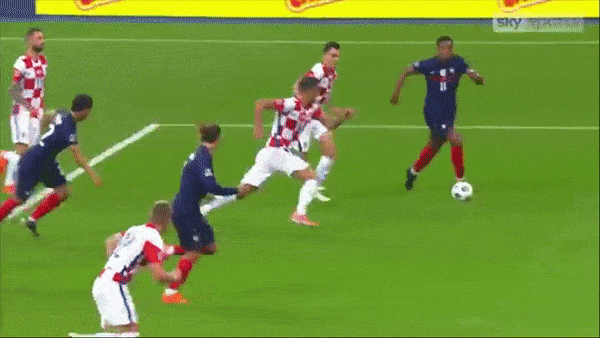 Pháp - Croatia 4-2: Kịch tính 6 bàn thắng, Griezmann gỡ hòa, Livakovic phản lưới, Upamecano, Giroud tỏa sáng