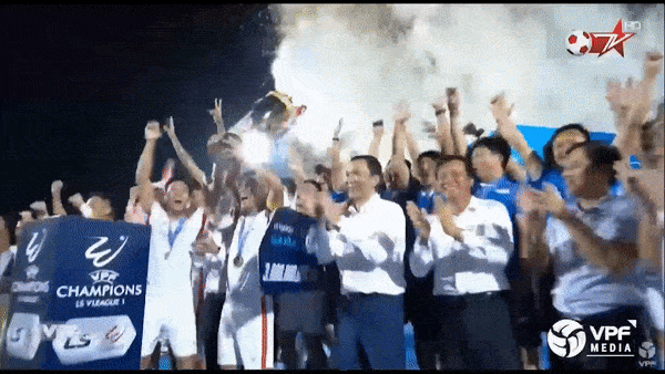Sài Gòn - Viettel 0-1: Bruno Cunha tỏa sáng, thầy trò HLV Trương Việt Hoàng đăng quang ngôi vô địch V.League 2020, HLV Vũ Tiến Thành về ba