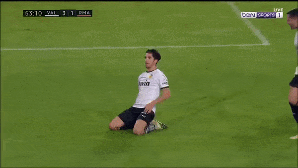 Valencia - Real Madrid 4-1: Carlos Soler lập hattrick penalty, Rafael Varane phản lưới nhà, Benzema và HLV Zinedine Zidane thảm bại