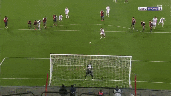 Cagliari - AC Milan 0-2: Ibrahimovic trở lại chói sáng với cú đúp, Milan vươn lên dẫn đầu Serie A 