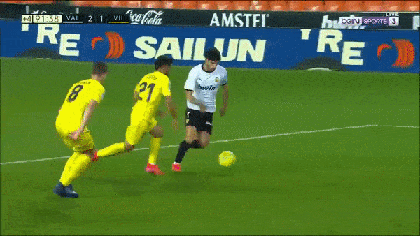 Valencia - Villarreal 2-1: Gerard khai bàn trên chấm penalty, Carlos Soler, Goncalo Guedes ngược dòng 10 phút cuối kịch tính