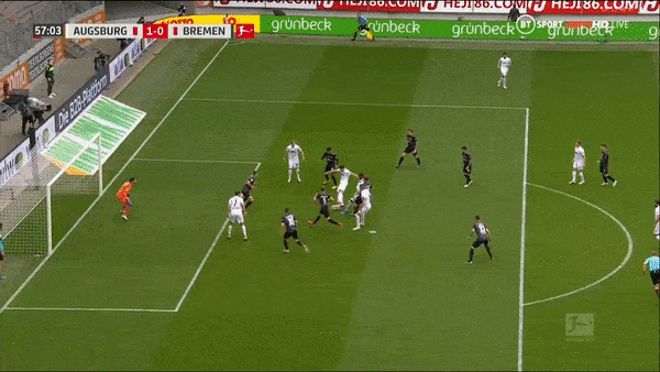 Augsburg - Werder Bremen 2-0: Rani Khedira, Daniel Caligiuri ghi bàn, Ruben Vargas, Christian Groß phải nhận thẻ đỏ 