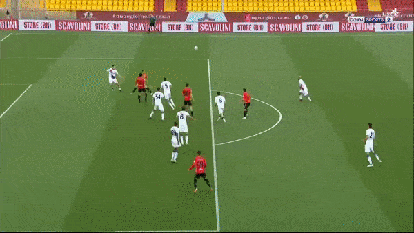 Benevento - Crotone 1-1: Gianluca Lapadula lập công, Simeon Nwankwo kịp gỡ hòa phút bù giờ, Vladimir Golemic phải nhận thẻ đỏ