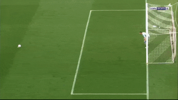 Fiorentina - Napoli 0-2: Insigne tỏa sáng, Lorenzo Venuti phản lưới nhà, Bartłomiej Dragowski nhận thẻ đỏ