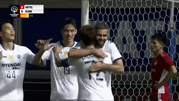 Viettel - Ulsan Hyundai 0-1: Thế trận cân bằng, trung vệ Thanh Bình bất ngờ phản lưới nhà phút bù giờ