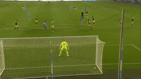 Manchester City - Preston North End 2-0: Riyad Mahrez lập siêu phẩm mở bàn, sao trẻ Samuel Edozie tỏa, HLV Pep Guardiola khởi đầu suôn sẻ