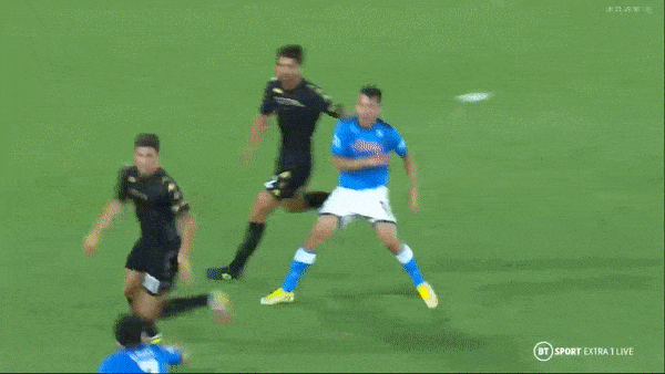 Napoli - Venezia 2-0: Victor Osimhen nhận thẻ đỏ, Lorenzo Insigne ghi bàn từ chấm penalty, Elif Elmas chốt hạ chiến thắng dù có 10 người