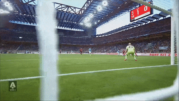 AC Milan vs Lazio 2-0: Leao mở tỷ số, Ante Rebic căng ngang, cựu binh Ibrahimovic chói sáng, Maurizio Sarri nhận thẻ đỏ phút cuối
