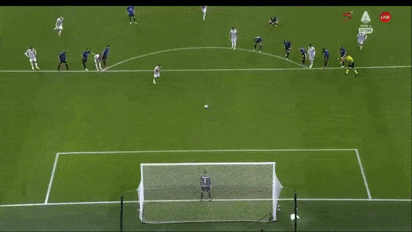 Inter Milan vs Juventus 1-1: Edin Dzeko đá bồi chớp nhoáng, HLV Simone Inzaghi thẻ đỏ, Paulo Dybala kịp chia điểm trên chấm penalty
