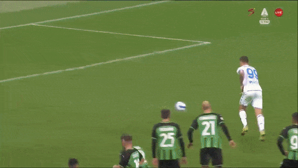 Sassuolo vs Empoli 1-2: Tonelli phản lưới nhà, Pinamonti gỡ hòa trên chấm penalty, Zurkowski tỏa sáng phút bù giờ