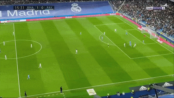 Real Madrid vs Rayo Vallecano 2-1: VAR chấp nhận Kroos mở tỷ số, Benzema lập công, Falcao nỗ lực bất thành, HLV Ancelotti tạm dẫn đầu La Liga
