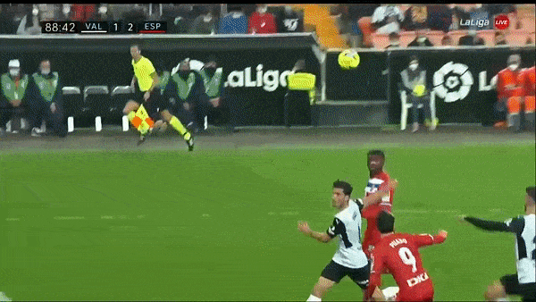 Valencia vs Espanyol 1-2: Omar Alderete mở bàn, Hugo Duro nhận thẻ đỏ, Raul Tomas gỡ hòa từ chấm penalty, Javi Puado ấn định chiến thắng