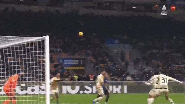 Inter Milan vs Venezia 2-1: Thomas Henry bất ngờ thủng lưới Handanovic, Barella gỡ hòa, Dzeko kịp tỏa sáng, Inter củng cố ngôi đầu Serie A