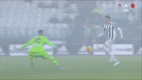 Juventus vs Verona 2-0: Dusan Vlahovic bấm bóng góc xa mở tỷ số, Denis Zakaria chốt hạ chiến thắng
