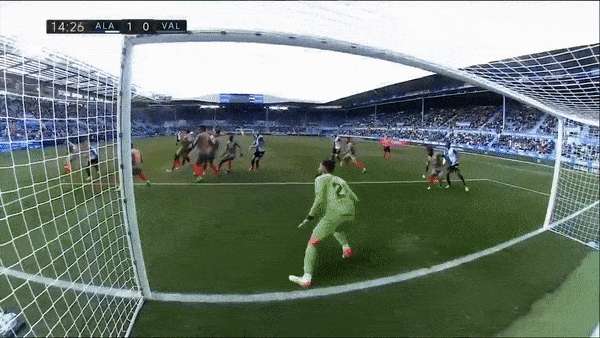 Alaves vs Valencia 2-1: Mamadou Loum sút cận thành mở bàn, Goncalo Guedes gỡ hòa trên chấm penalty, Joselu ấn định chiến thắng cũng trên chấm penalty 