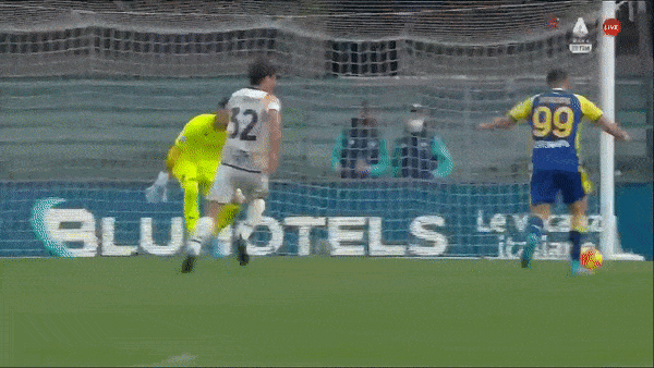 Hellas Verona vs Venezia 3-1: Giovanni Simeone tỏa sáng cú hattrick, David Okereke nỗ lực ngược dòng bất thành