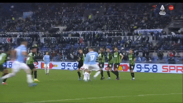Lazio vs Sassuolo 2-1: Manuel Lazzari mở bàn, Sergej Savic đệm lòng chớp nhoáng, Junior Traore ghi bàn danh dự phút bù giờ cuối cùng