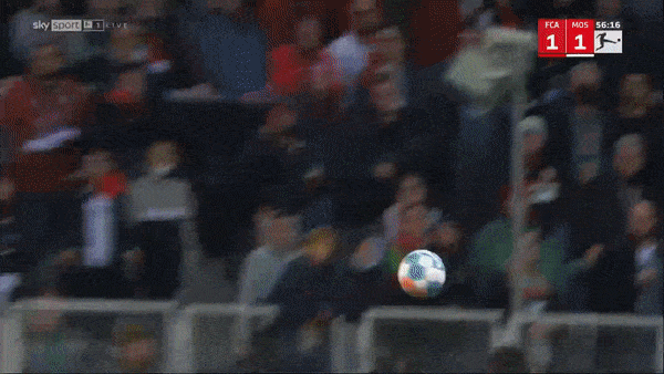 Augsburg vs Mainz 2-1: Jeffrey Gouweleeuw mở bàn trên chấm penalty, Silvan Widmer gỡ hòa nhưng 2 phút sau Ruben Vargas chốt hạ chiến thắng