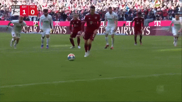 Bayern Munich vs Augsburg 1-0: VAR cho Bayern hưởng penalty, Lewandowski không bỏ lỡ cơ hội giành 3 điểm, củng cố ngôi đầu Bundesliga