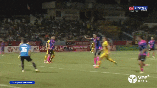 Thanh Hóa vs Sài Gòn 4-0: Sai lầm hàng thủ giúp Henrique, Pinto, Đình Tùng lần lượt tỏa sáng ghi 4 bàn, dễ dàng giành 3 điểm
