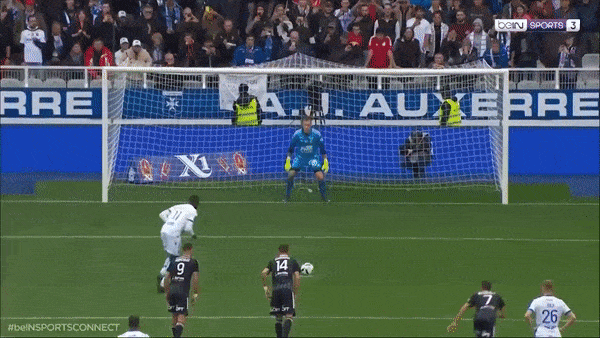 Auxerre vs Brest 1-1: Julian Jeanvier bị thẻ đỏ, Islam Slimani mở bàn, M'Baye Niang kịp gỡ hòa chia điểm trên chấm penalty