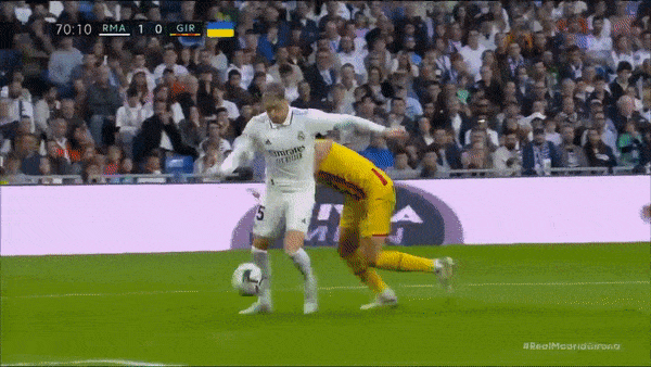 Real Madrid vs Girona 1-1: Valverde căng ngang, Vinicius đệm bóng mở bàn, Asensio chạm tay, VAR cho Christian Stuani gỡ hòa trên chấm penalty