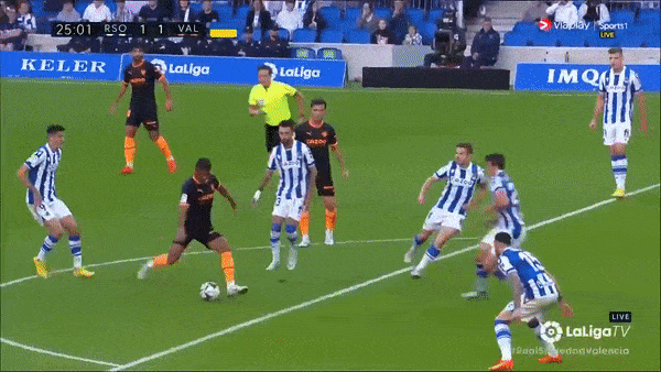 Sociedad vs Valencia 1-1: Hugo Guillamon phản lưới nhà, Aritz Elustondo bị thẻ đỏ, Samuel Lino tỉa góc cứu thua đẹp mắt