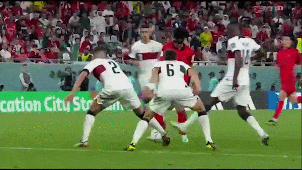 Hàn Quốc vs Bồ Đào Nha 2-1: Dalot kiến tạo, Ricardo Horta mở bàn, Ronaldo bất ngờ giúp Young-gwon gỡ hòa, Son Heung-min chuyền, Hwang Hee-chan vỡ òa chiếc vé đi tiếp