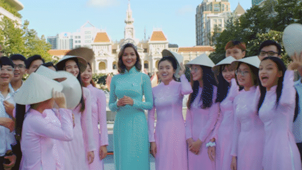 H'Hen Niê, Khánh Vân, Tiểu Vy, Shark Khoa, Kyo York hưởng ứng chiến dịch du lịch “Thành phố Hồ Chí Minh xin chào!“