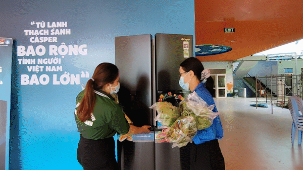 Chiếc tủ lạnh đựng thực phẩm miễn phí cho bà con khó khăn tại TPHCM