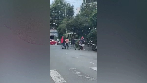 Hỗn chiến gây náo loạn đường phố ở quận Tân Phú
