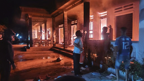 Một trụ sở UBND xã ở Quảng Nam bị lửa thiêu rụi trong đêm