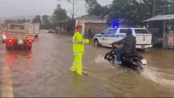 Thừa Thiên - Huế mưa lớn, hàng loạt hồ thủy điện xả nước