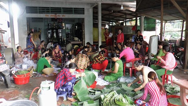 Hơn 1.000 đòn bánh tét, 1.000 hũ kho quẹt mang tình người Lai Vung gửi đến đồng bào miền Trung