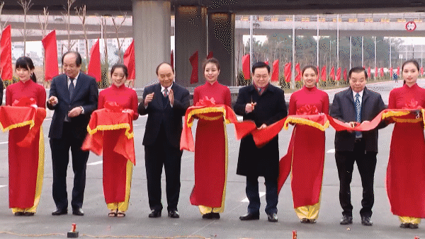 Thủ tướng Nguyễn Xuân Phúc cắt băng khánh thành nút giao Vành đai 3 với cao tốc Hà Nội – Hải Phòng