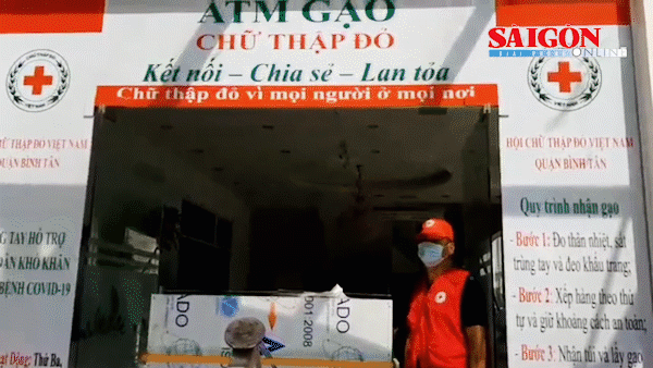 “ATM gạo Chữ thập đỏ” đến với người dân quận Bình Tân