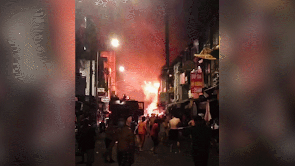 Cháy nhiều nhà dân ở đường Nguyễn Thượng Hiền, quận 3