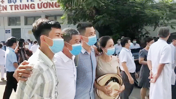 Gần 150 y, bác sĩ của Thừa Thiên - Huế và Đà Nẵng xuất quân vào TPHCM chống dịch Covid-19