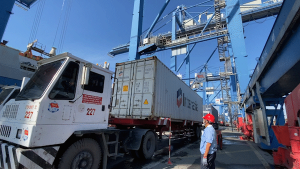 Cảng Cát Lái cấp bách giải phóng lượng container tồn kho, để chuỗi cung ứng hàng hóa không bị đứt gãy