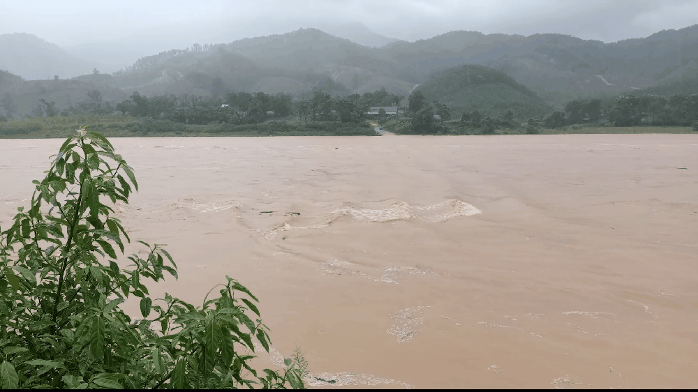 Mưa lớn gây chia cắt nhiều khu vực miền núi tỉnh Quảng Trị